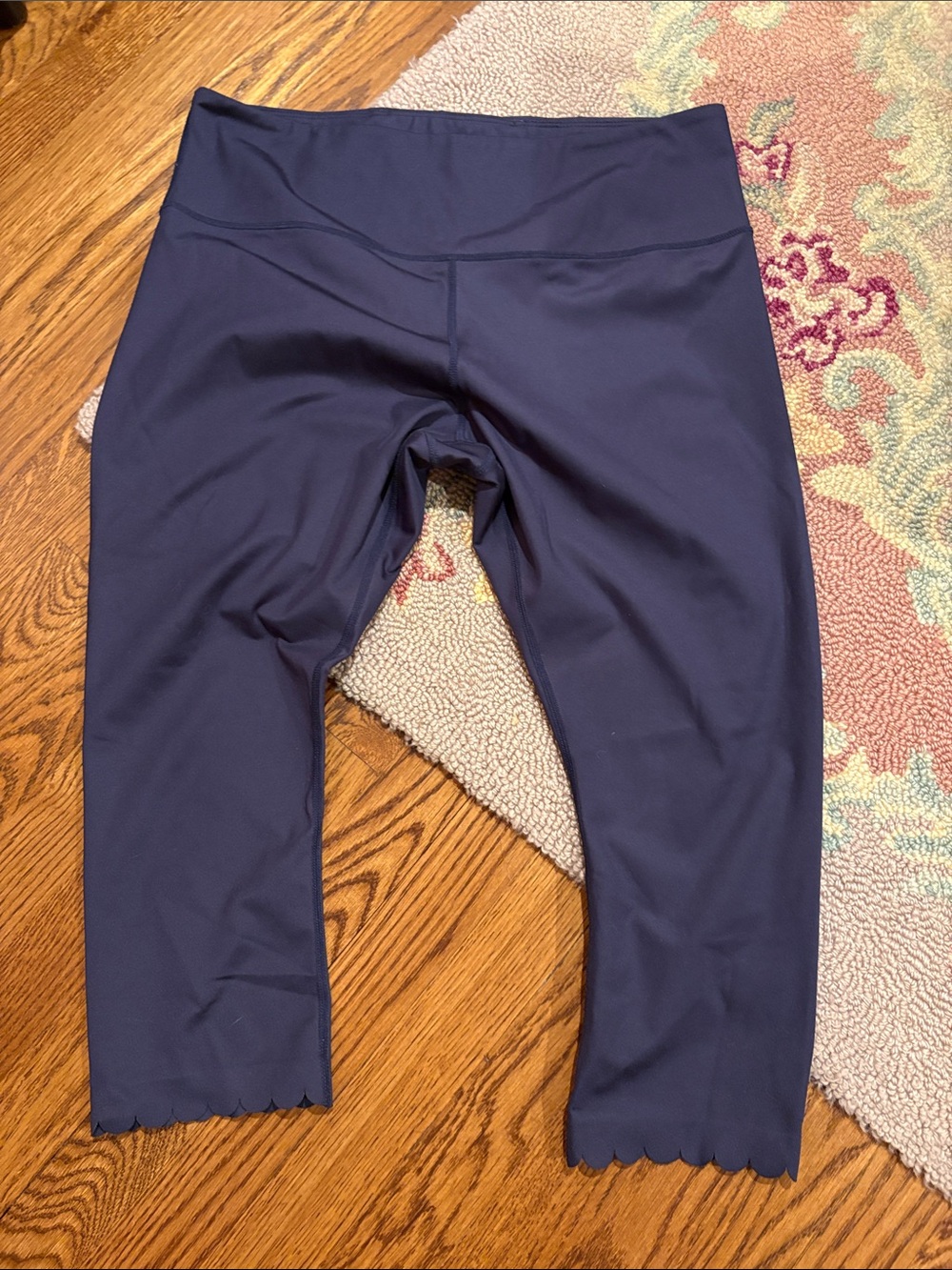 Navy Kate Spade Scallop-Hem Capri Leggings